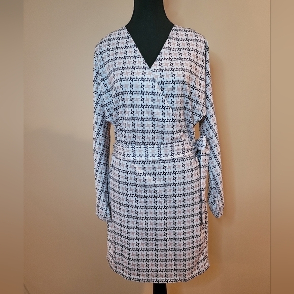 STYLISH MINI DRESS, Long Sleeve, Geometric Pattern, Crossover Neckline, Size Sm - Picture 1 of 10